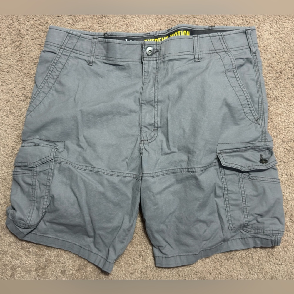 Lee extreme men’s cargo shorts gray